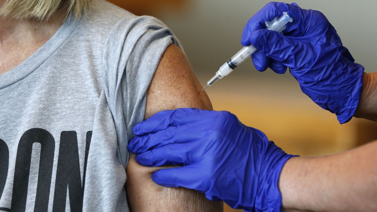"Corren el riesgo de sufrir el virus más grave de sus vidas": la advertencia de expertos a personas no vacunadas contra el covid-19