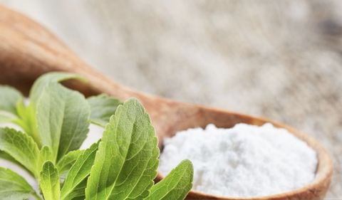 La stevia es un edulcorante que podría no ayudar a bajar de peso, según la OMS