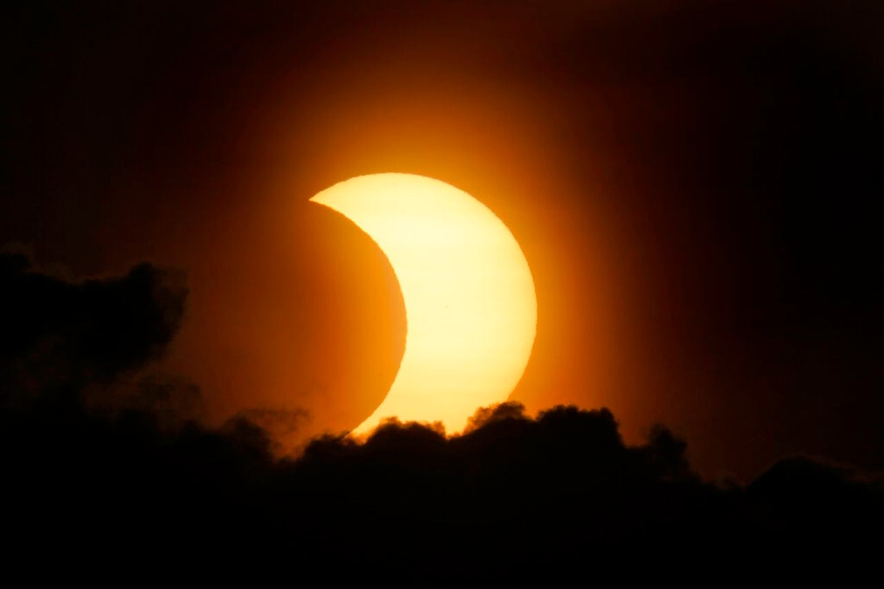 Eclipse lunar del “anillo de fuego”: estas son las mejores imágenes que dejó el fenómeno astronómico