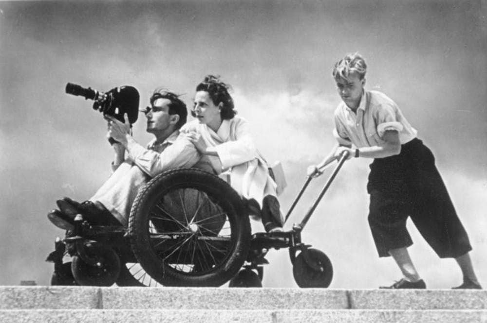 Leni Riefenstahl rodando los juegos olímpicos de Berlín en 1936 (Bundesarchiv Bild) German Federal Archives / Wikimedia Commons, CC BY-SA