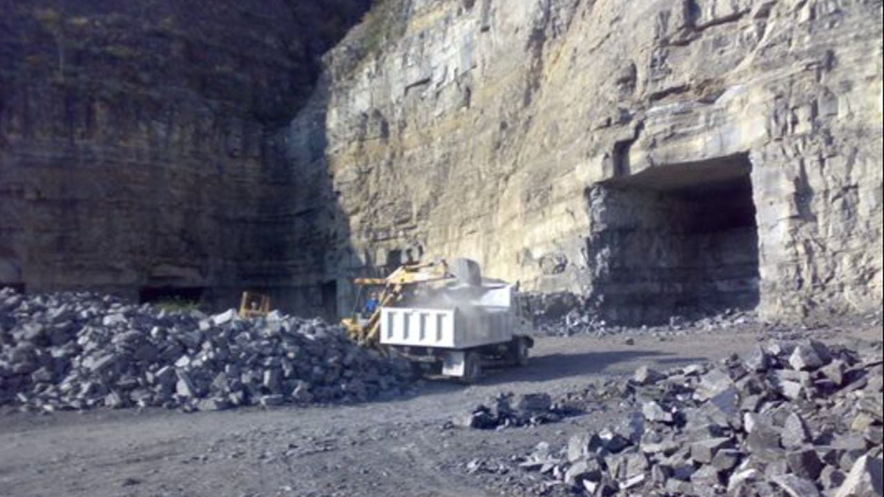 El minero realizaba labores de extracción.