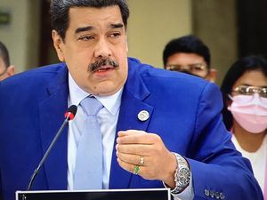 El mandatario venezolano fue criticado por exhibir sus joyas costosas en la cumbre de la Celac.