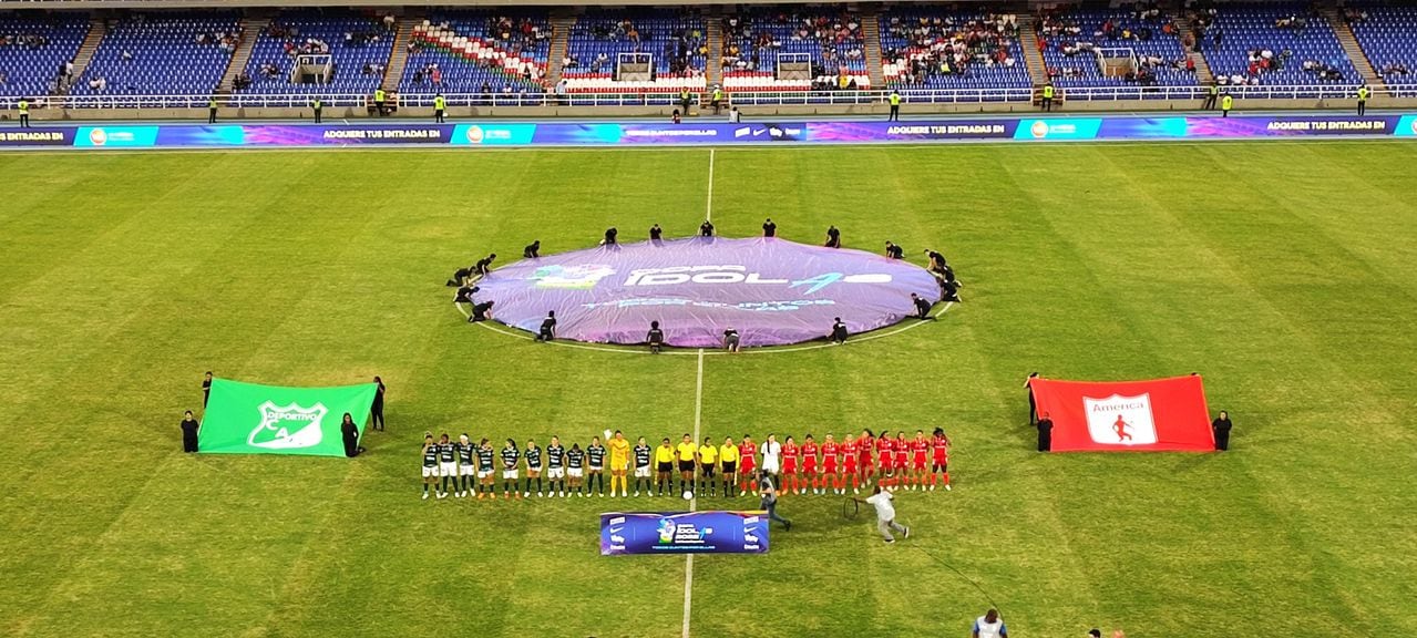 Los equipos femeninos de América y Cali se enfrentaron en un juego amistoso por la Copa Ídolas. Foto: Twitter @dmillanperea