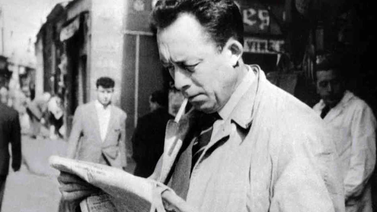Albert Camus en París en 1953. Foto: AFP