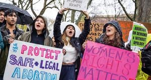  El país está polarizado desde que se filtró el documento de la Corte Suprema, que aboliría el derecho al aborto.