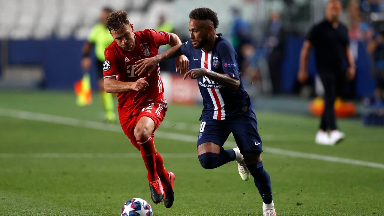 LISBON, PORTUGAL - AUGUST 23: Neymar of Paris Saint-Germain and Joshua Kimmich of FC Bayern Munich battle for the ball during the UEFA Champions League Final match between Paris Saint-Germain and Bayern Munich at Estadio do Sport Lisboa e Benfica on August 23, 2020 in Lisbon, Portugal. (Photo by Matt Childs/Pool via Getty Images)