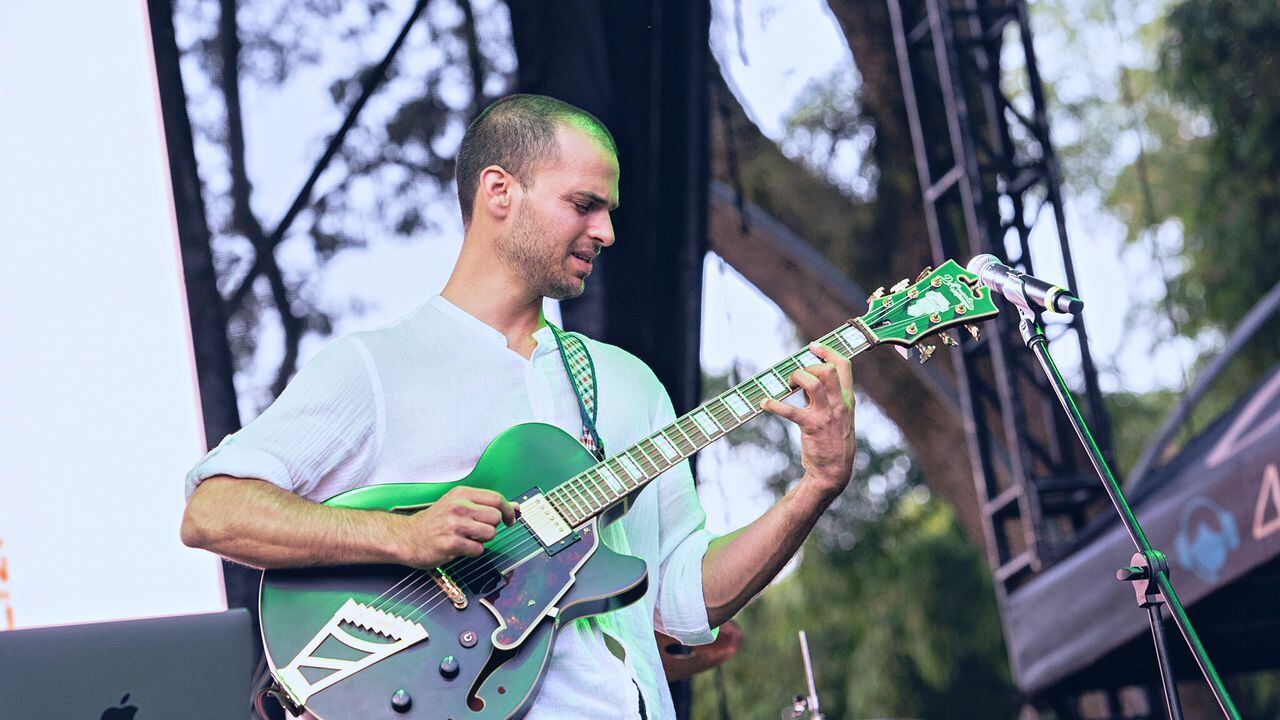 Yoav Eshed músico guitarrista israelí