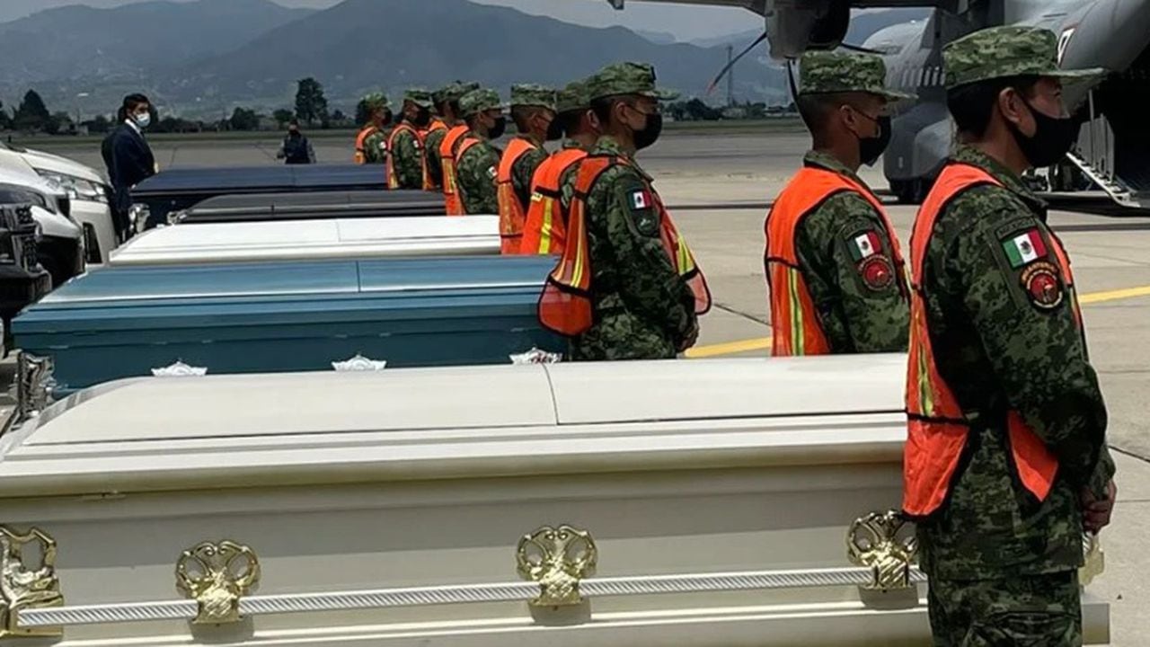 Llegaron a México los primeros ocho cuerpos de los migrantes fallecidos en Estados Unidos. Foto: Twitter Arturo Rocha.