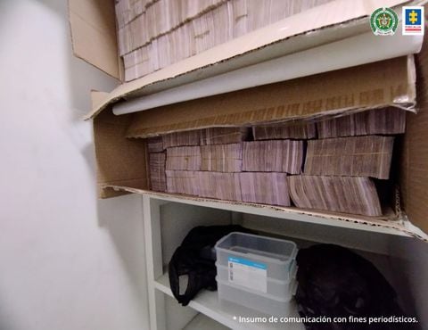 Fiscalía incautó más de 6.000 millones de pesos, hallados en una caja de cartón.