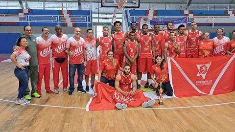 Imagen del equipo masculino de baloncesto del Valle que clasificó a los Juegos Nacionales.