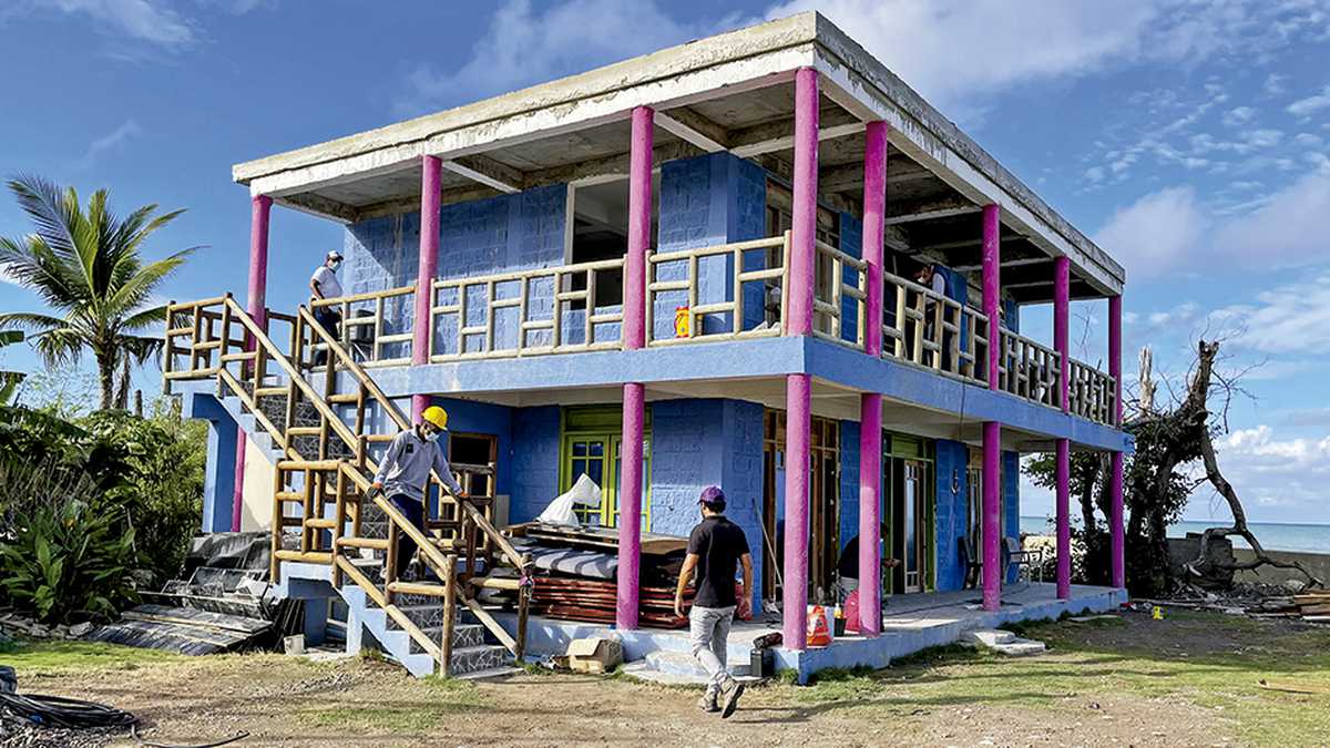 El 54 % de las viviendas destruidas ya están reconstruidas y renovadas con cimientos capaces de aguantar vientos de hasta 260 kilómetros por hora, los mismos que hace un año destruyeron la isla.
