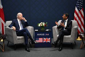 El primer ministro británico se reunió con el presidente de Estados Unidos, Joe Biden. Foto: AFP.