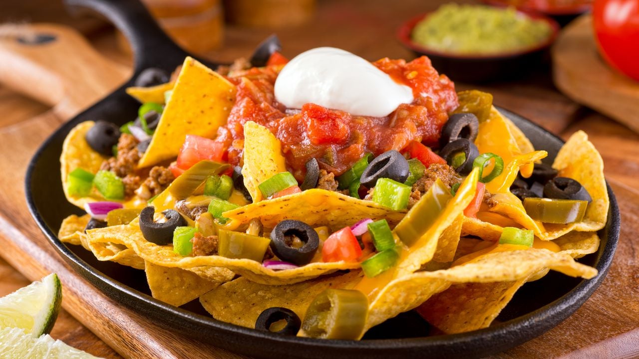 Si bien los nachos tienen sus raíces en México, la cocina tex-mex es la que se ha encargado de darle una popularidad universal.