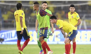 Colombia's players react after the end of the South American qualification football match for the FIFA World Cup Qatar 2022 against Peru at the Roberto Melendez Metropolitan Stadium in Barranquilla, Colombia, on January 28, 2021.
DANIEL MUNOZ / AFP