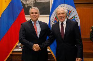Iván Duque presidente de Colombia con el secretario General de la OEA Luis Almagro