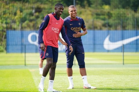 Ousmane Dembelé y Kylian Mbappé en entrenamiento con el PSG.