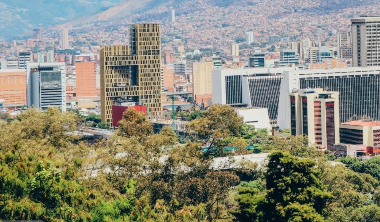 Esta es la vista del Centro Administrativo La Alpujarra donde se encuentan la Alcaldía de Medellín, la Gobernación de Antioquia entre otras entidades públicas