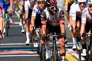 Giro de Italia 2022: Fernando Gaviria del UAE Team cruza la línea de meta de la etapa 11 - Foto: AP