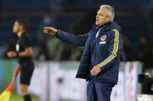Colombia's coach Reinaldo Rueda gestures during the South American qualification football match against Uruguay for the FIFA World Cup Qatar 2022, at the Gran Parque Central stadium in Montevideo on October 7, 2021. (Photo by ANDRES CUENCA / POOL / AFP)