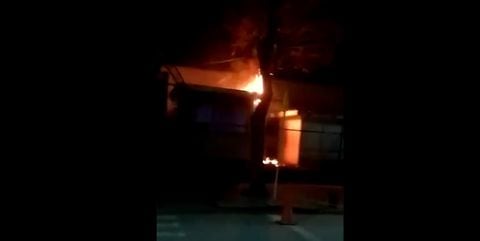 Encapuchados intentaron incendiar un colegio en Popayán.