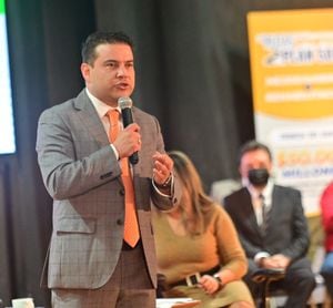 Gobernador de Cundinamarca. Nicolás García, anunciando el Plan 500.