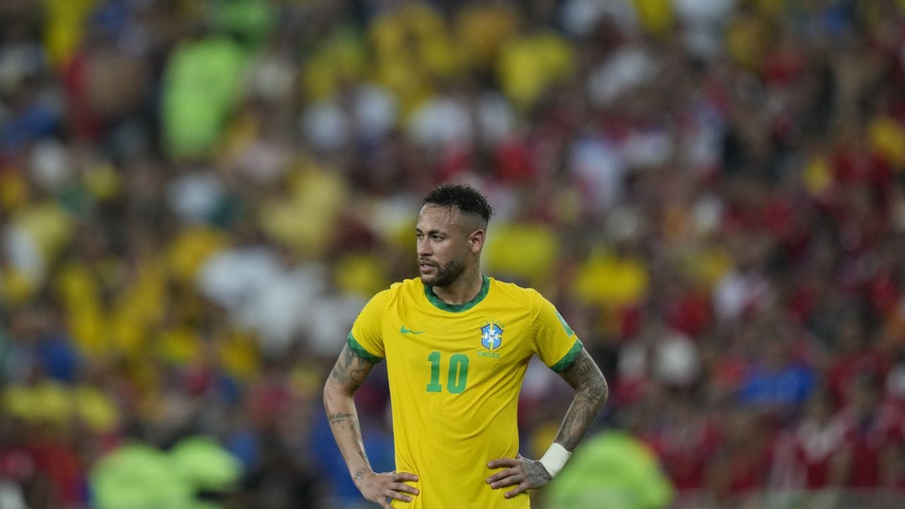 Brazil's Neymar looks on during a qualifying soccer match for the FIFA World Cup Qatar 2022 against Chile at Maracana stadium in Rio de Janeiro, Brazil, Thursday, March 24, 2022. (AP/Silvia Izquierdo)