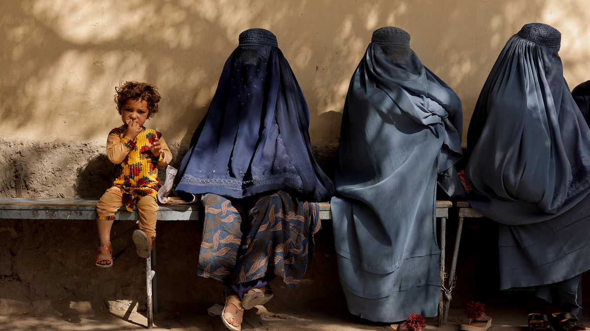 Las mujeres de Afganistán bajo el régimen de los talibanes