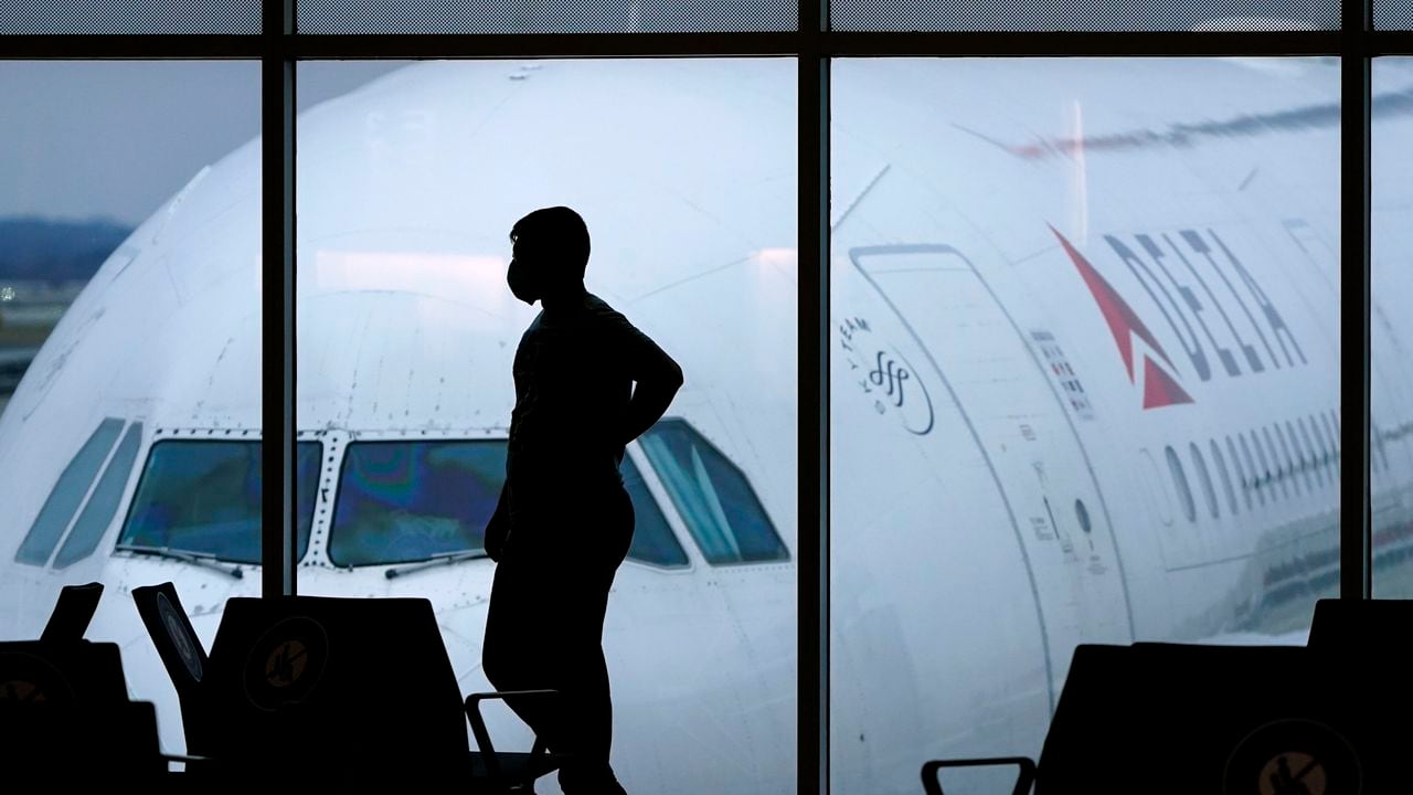 CEO de Delta Airlines dice que pasaportes de vacuna deberá pedirse únicamente para vuelos internacionales