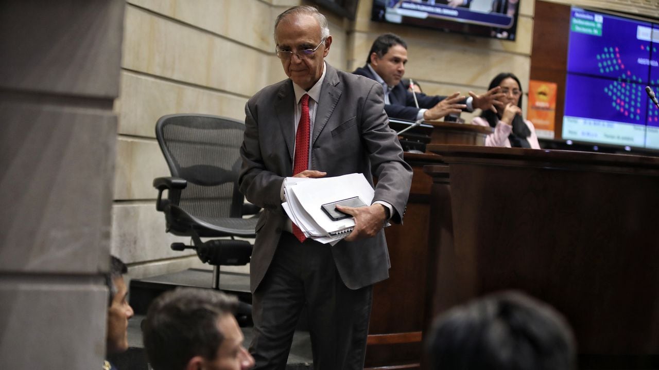 Debate de control político a Ministro de Defensa Iván Velásquez