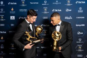 Robert Lewandowski y Kylian Mbappe en la entrega de los 'Golden Globe Soccer'