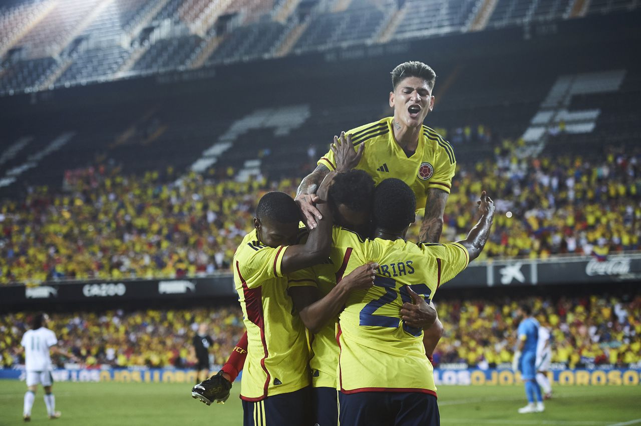 VALENCIA, SPAIN - JUNE 16: players of Colombia celebrates after scoring his team's first goal during the International Friendly match between Colombia and Iraq at Estadio Mestalla on June 16, 2023 in Valencia, Spain. (Photo by Maria Jose Segovia/DeFodi Images via Getty Images)