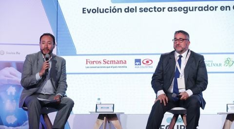 Ariel Soto, editor de Foros Semana, junto a Gustavo Morales Cobo, presidente de la Federación de Aseguradores Colombianos (FASECOLDA).