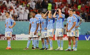 Soccer Football - FIFA World Cup Qatar 2022 - Round of 16 - Morocco v Spain - Education City Stadium, Al Rayyan, Qatar - December 6, 2022 Spain players look dejected after Sergio Busquets has his penalty saved by Morocco's Yassine Bounou during the penalty shootout REUTERS/Wolfgang Rattay