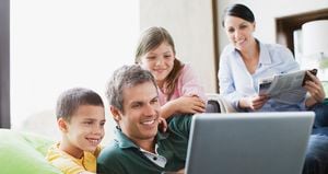 Las familias buscan productos con mayor tecnología no solo por moda, sino como una indulgencia al no poder gastar en otras actividades. 