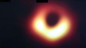 El telescopio Event Horizon captó en 2019 la primera imagen de la sombra de un agujero negro supermasivo en el centro de la galaxia Messier 87. BBC - GETTY