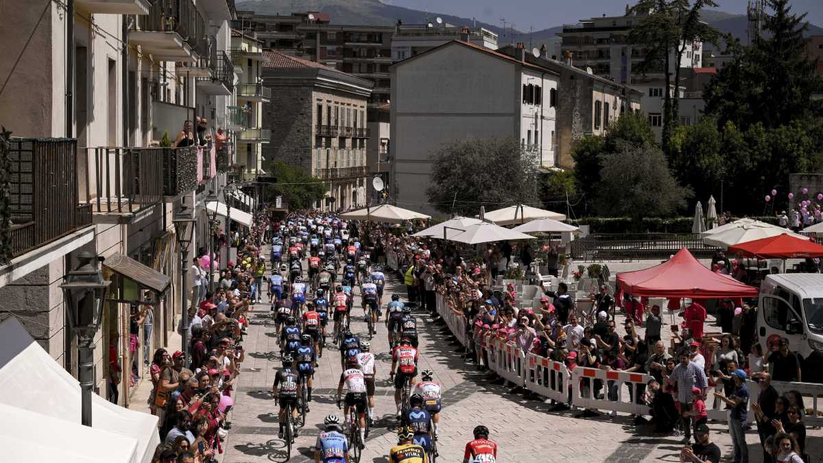 Athletes pedal through the streets of Isernia, southern Italy, during the 187-kilometer 9th stage of the Giro D'Italia cycling race from Isernia to Mt. Blockhaus Sunday, May 15, 2022. (AP/Marco Alpozzi/LaPresse)