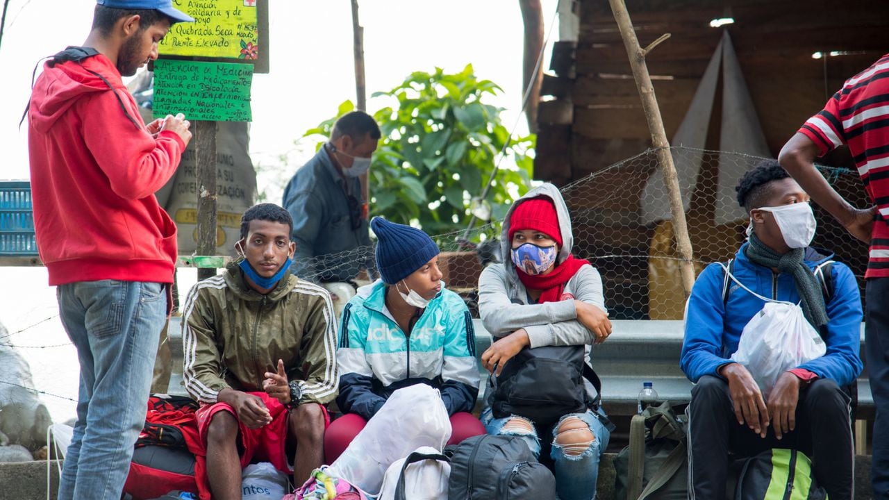 La Plataforma Voices Of Venezuela informa a la población migrante proveniente de Venezuela sobre las rutas de acceso a servicios y derechos con un 'Bot' de WhatsApp y otras redes sociales.