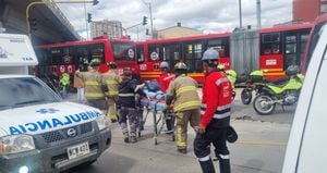 Choque de tres buses de TransMilenio en la NQS habría dejado cerca de 20 lesionados.