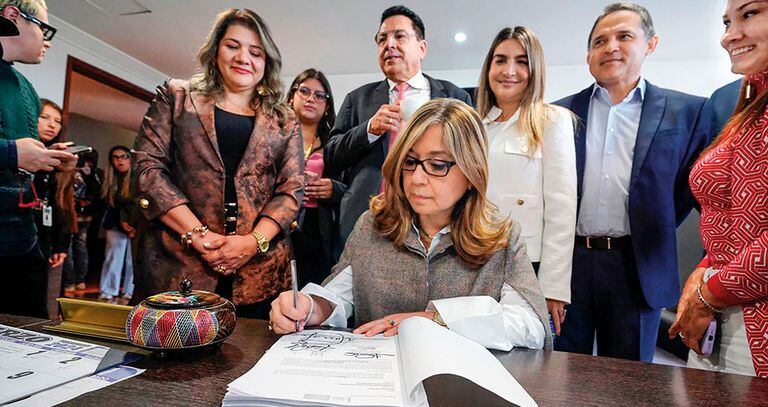   Este lunes, después del desayuno convocado por Gustavo Petro, Colombia sabrá si los nueve senadores que firmaron el archivo de la reforma a la salud se mantienen en su posición.
