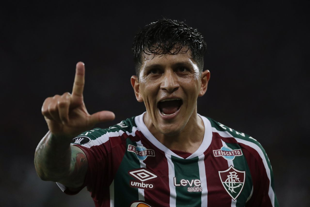 German Cano of Brazil's Fluminense celebrates scoring the opening goal against Argentina's River Plate during a Copa Libertadores group D soccer match at Maracana stadium in Rio de Janeiro, Brazil, Tuesday, May 2, 2023. (AP/Bruna Prado)