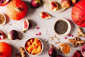 Actualmente una dieta sana y equilibrada, incluye alguno o varios de los siguientes alimentos: chia, cúrcuma, bimi, acai, jengibre, maca, kimchi.