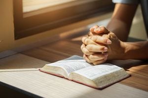 La biblia es la palabra de Dios para los creyentes y en ella encuentran versículos de protección.