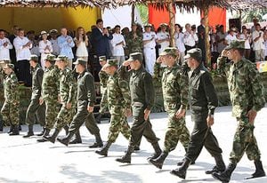 Toda la cúpula militar, encabezada por el ministro Santos, hizo parte de la celebración. Los 11 policías y soldados recién rescatados asistieron a la celebración del Dia de la Independencia en Amazonas. 