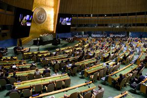 El presidente de Ucrania, Volodimir Zelenski, se dirige a la 77ª sesión de la Asamblea General de las Naciones Unidas, el miércoles 21 de septiembre de 2022 en la sede de la ONU. (AP Photo/Julia Nikhinson)