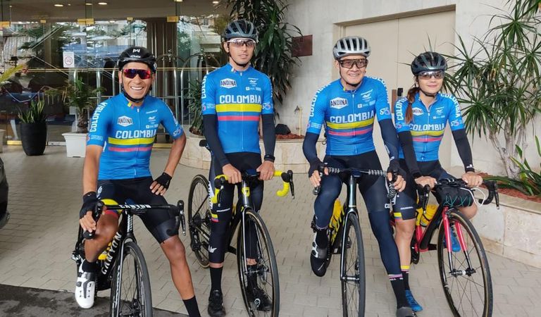 Nairo Quintana junto a la nueva sangre de la Selección Colombia de Ciclismo