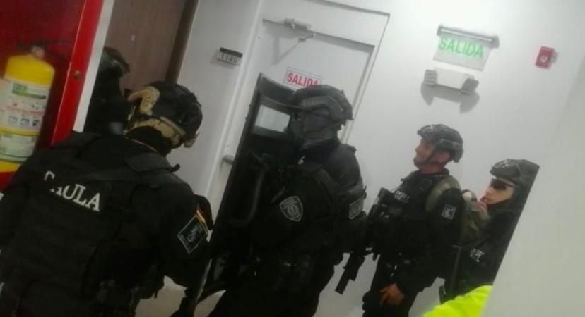 El allanamiento ocurrió en un edificio residencial exclusivo en el norte de Barranquilla