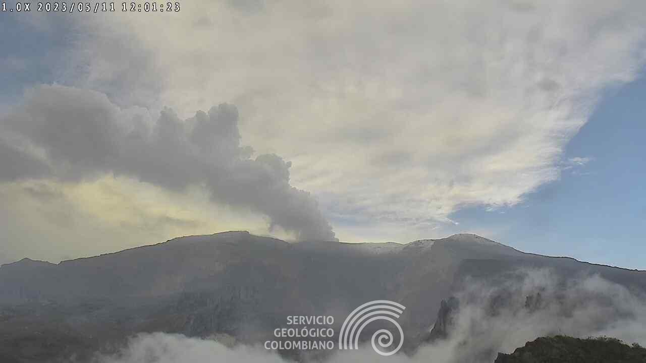 Panorámica del volcán Nevado del Ruiz este jueves, 11 de mayo.