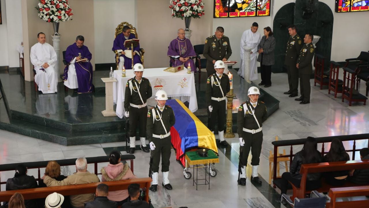Sepelio del patrullero Andrés Idarraga Orozco, asesinado en Catatumbo