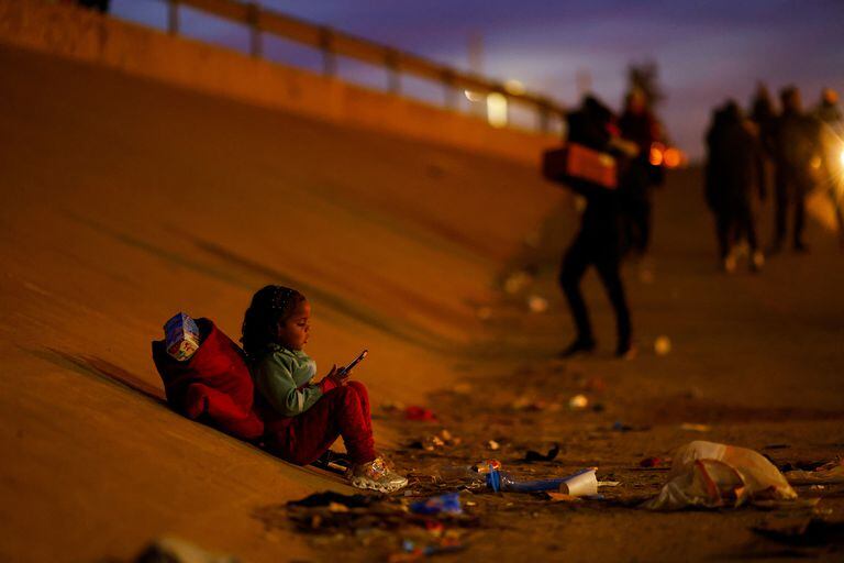 In Pictures: Asylum Seekers Cross The Rio Grande To Enter The United States.