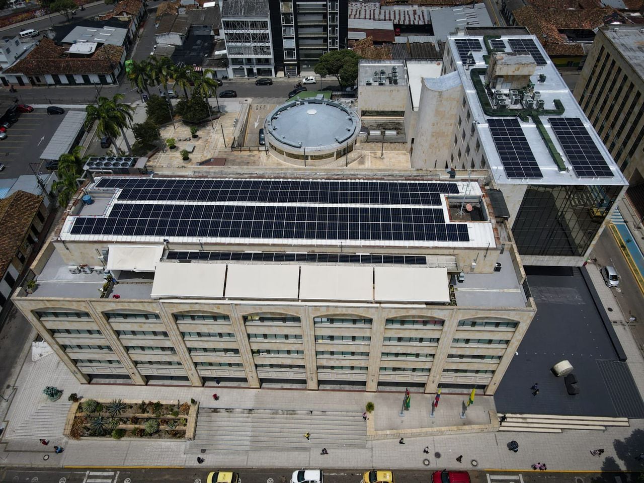 232 paneles solares fueron instalados en la Alcaldía de Bucaramanga.